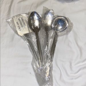 Set of 4 stainless steel utensils